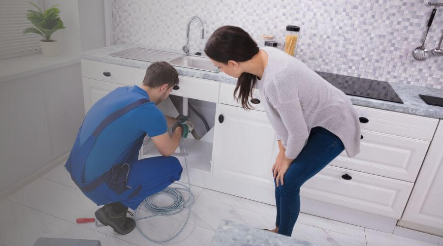 Expert burst pipe repair services in Sondheimer, LA